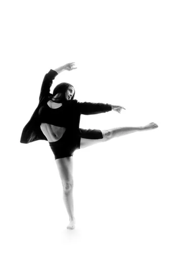 une ballerine en photographie de ballet noir et blanc, photographie en noir et blanc, photographie en noir et blanc, photographie en noir et blanc